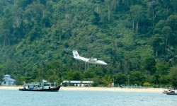 Flight landings at Tekek